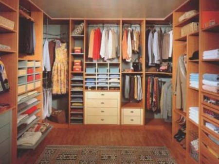WALKING CLOSET